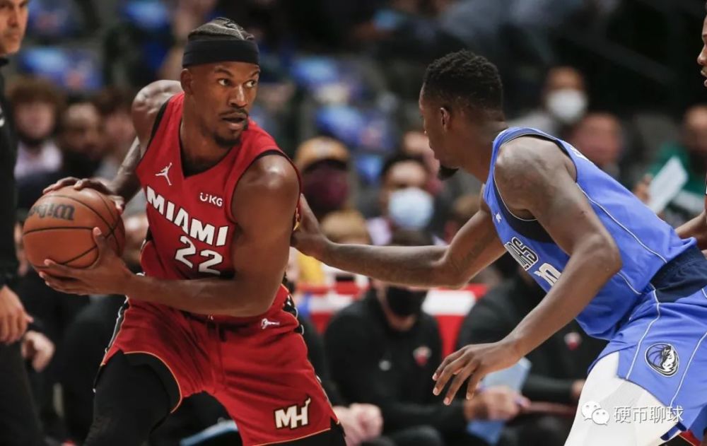  拉塞尔20+20终结独行侠五连胜  