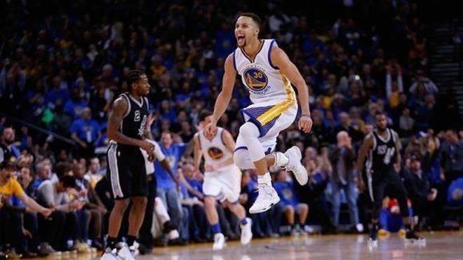  勇士库里单场13记三分刷新联盟纪录  